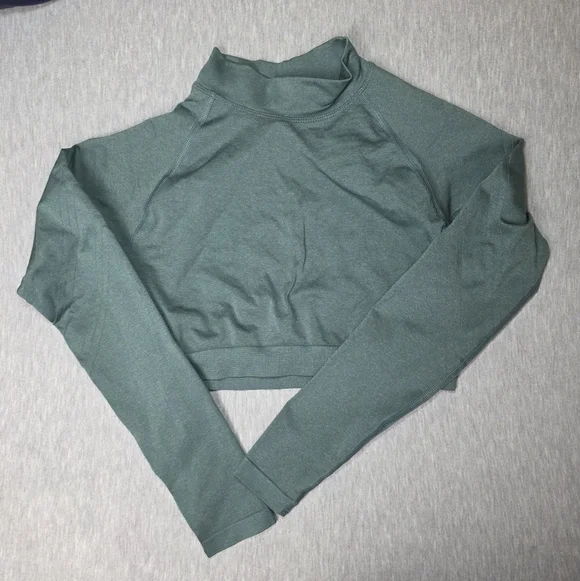 YoungLA Women's Green Long Sleeve Crop Athletic Top Size Medium - Picture 2 of 4